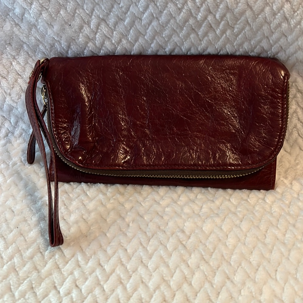 Trifold leather wristlet